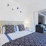 Amazing Downtown With Small Balcony With View Over The Castle *