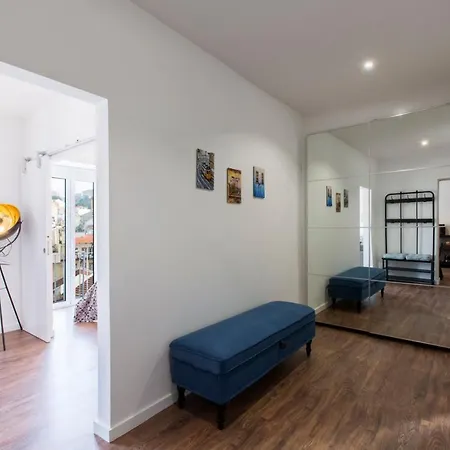 아파트 Amazing Downtown With Small Balcony With View Over The Castle