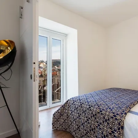 Amazing Downtown With Small Balcony With View Over The Castle Apartament *
