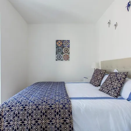 Amazing Downtown With Small Balcony With View Over The Castle Apartamento Lisboa