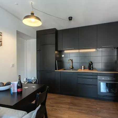 Amazing Downtown With Small Balcony With View Over The Castle * Lisboa