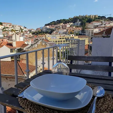 Апартаменти Amazing Downtown With Small Balcony With View Over The Castle *